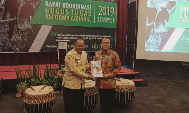 Gubernur Bengkulu saat membuka Rapat Koordinasi (Rakor) Gugus Tugas Reforma Agraria (GTRA) Provinsi Bengkulu 2019 yang digelar oleh Badan Pertanahan Nasional (BPN) Kantor Wilayah Bengkulu di Bengkulu, 30/04.