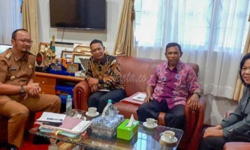Sekda Kota Bengkulu, Marjon, M. Pd bersama perwakilan umat kristiani, Pendeta Panca, Pendeta Nasalia dan Minggus Dilla ke Kantor Walikota