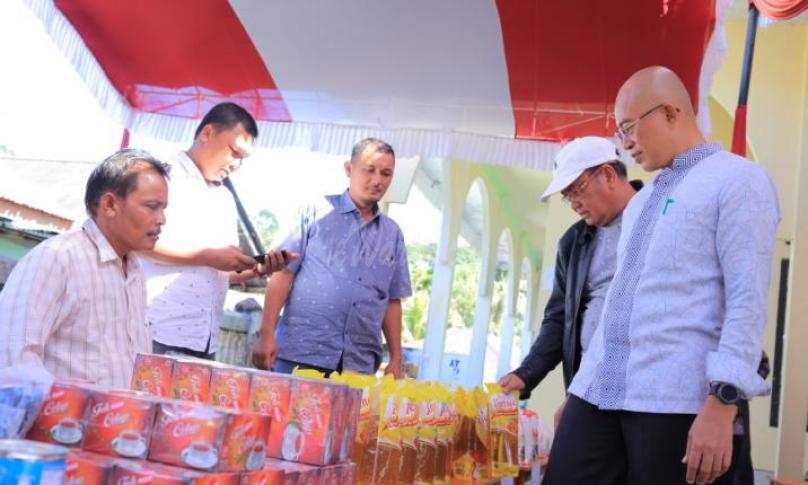 Plt Bupati Bengkulu Selatan pantau harga sembako di bazar murah 