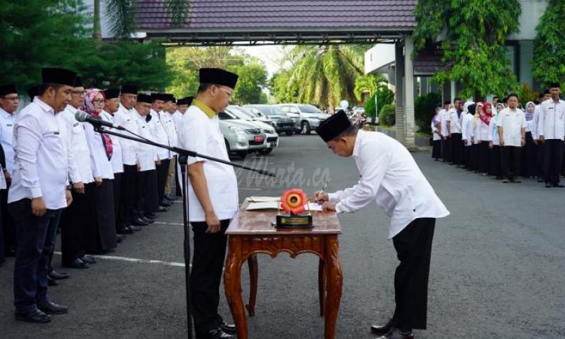 Tanda tangan pencanangan zona integritas 