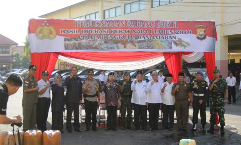 Gubernur Bengkulu (Dr. H. Rohidin Mersyah) hadiri Apel gelar pasukan Ops Ketupat Nala 2019 Polda Bengkulu Gubernur Bengkulu (Dr. H. Rohidin Mersyah) hadiri Apel gelar pasukan Ops Ketupat Nala Polda Bengkulu
