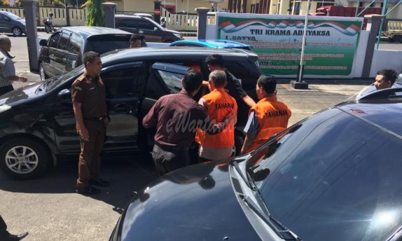 7 Tersangka langsung ditahan dan memakai baju berwarna orange