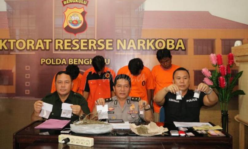 Perss Release 4 tersangka pengedar narkoba jenis sabu dan ganja 