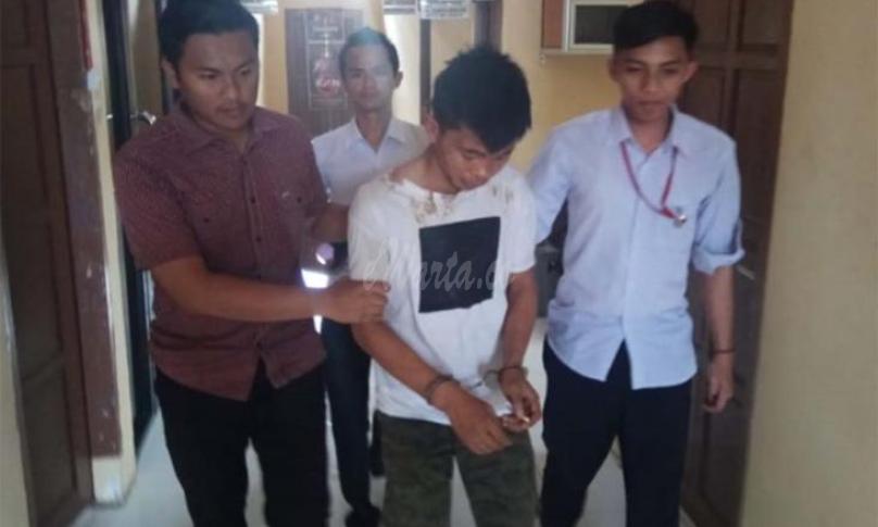 Pelaku (RZ) saat digelandang petugas, setelah dilakukan penyergapan