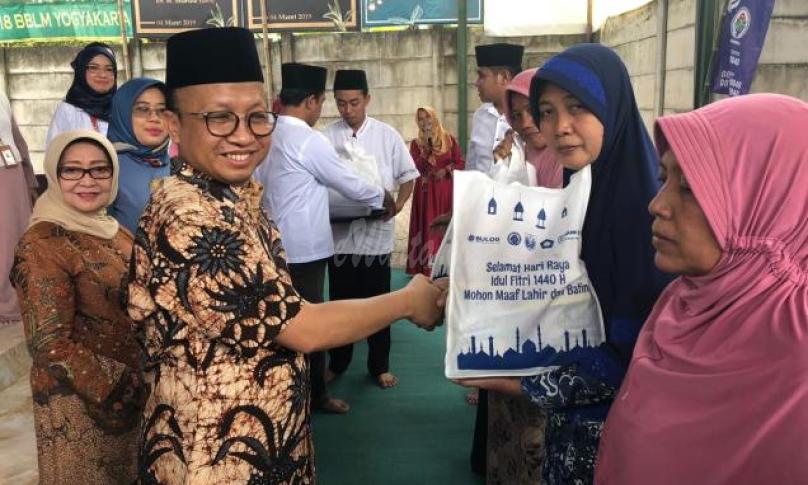 Sekjen Kemendes PDTT bagikan 2000 paket sembako