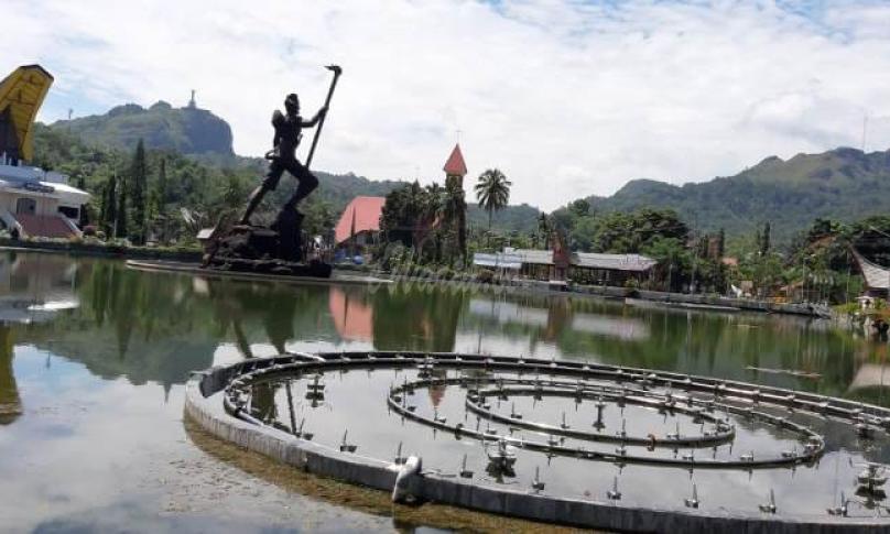Penampakan dan kondisi Air Mancur Kolam Makale dibiarkan terbengkalai meskipun telah menelan anggaran 6.8 Milyar