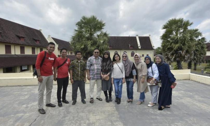 Bupati Luwu Utara bersama keluarga 