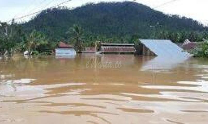 Bencana Banjir bandang di Kabupaten Konawe Utara Provinsi Sulawesi Tenggara, akibatkan ratusan rumah hanyut, ribuan rumah terendam dan puluhan fasilitas umum rusak juga ribuan jiwa terpaksa harus diungsikan
