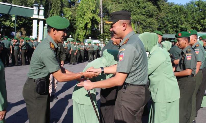 Halal Bi Halal ditandai dengan bersalaman seluruh anggota Kodim/ Persit KCK XXXIX Kodim 0718, Pati Jawa Tengah