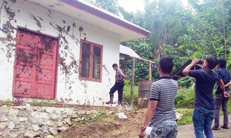 Gedung posyandu siap diresmikan, dilempari kotoran hewan oleh orang rak dikenal