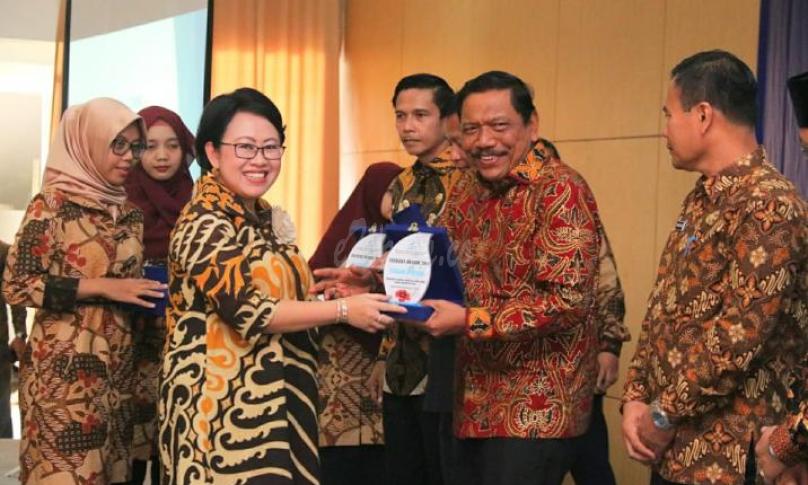 Penyerahan Penghargaan Treasury Awards diterima langsung oleh Bupati Bengkulu Utara, Ir. Mian