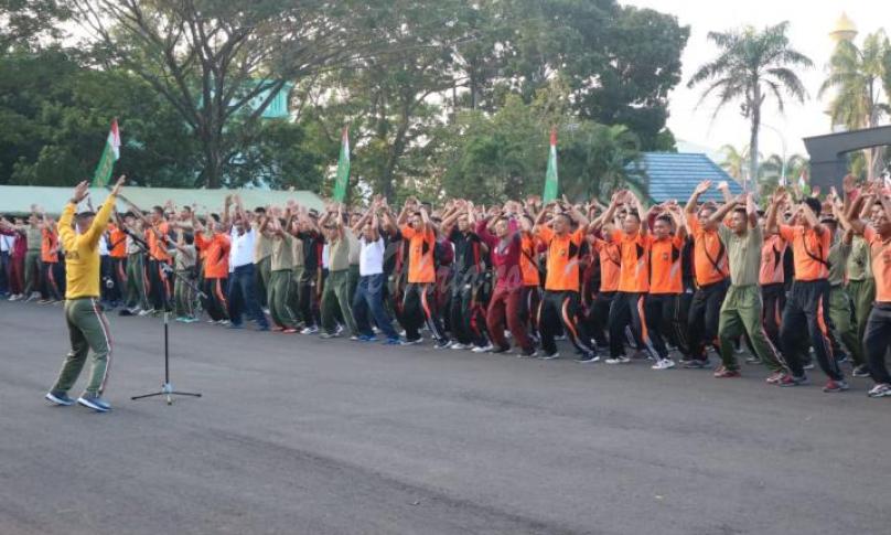 Sambut HUT Bhayangkara ke-73 Polda gelar olahraga bersama Korem 041 Gamas, Bengkulu, Jumat (28/6/2019)
