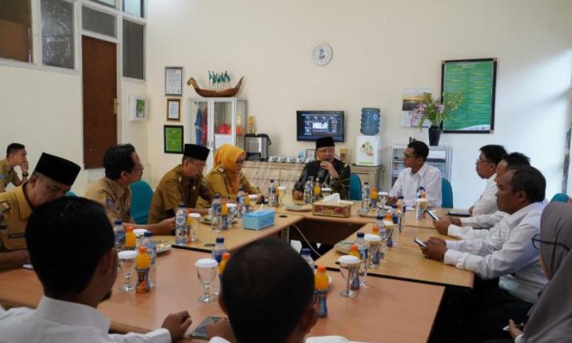 Gubernur Bengkulu Rohidin Mersyah meminta pihak PLN lakukan pemeriksaan instalasi jaringan listrik di setiap rumah tangga Se-Provinsi Bengkulu.