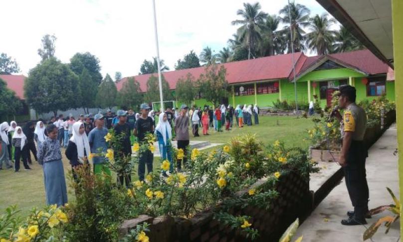 Sat Binmas Polres Luwu Utara, Sulawesi Selatan lakukan penyuluhan bahaya narkoba ke siswa-siswi SMAN 5 