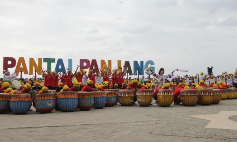 Penampilan Dhol berkolabirasi dengan musik etnik Korea dan Malaysia