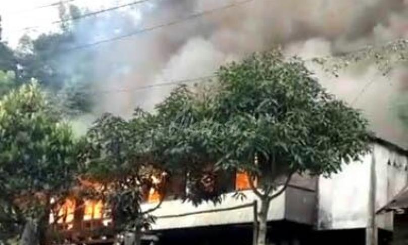 Rumah Rosdiana saat dilalap si jago merah hari Sabtu (27/7).