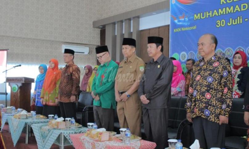 Staff Ahli Gubernur Bidang Sumber Daya Masyarakat dan Kemasyarakatan Muslih Z. menghadiri Pembekalan Kuliah Kerja Nyata Muhamadiyah Untuk Negeri ke VI, yang digelar di Auditorium Hasan Din Kampus 4 Universitas Muhammadiyah Bengkulu, Selasa (30/7).