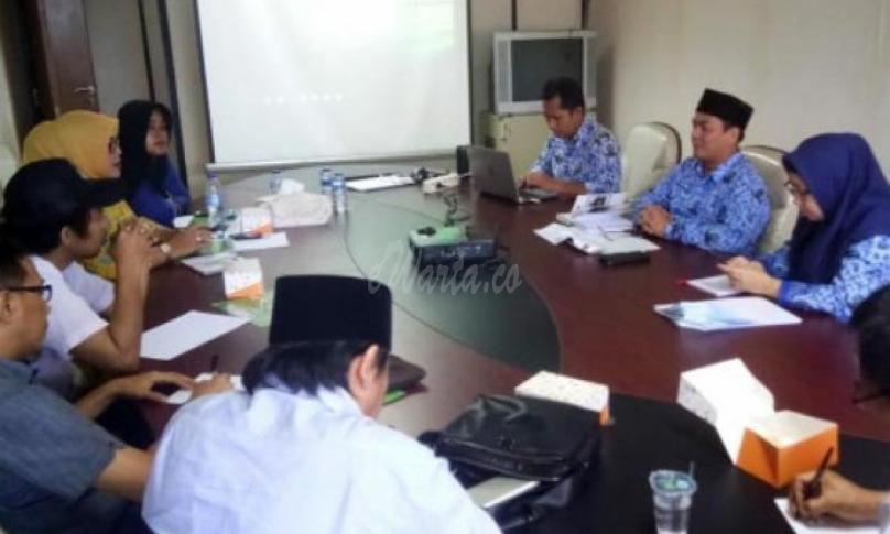 Serius, Anggota Dewan menyimak paparan yang diberikan oleh DKPKP DKI 