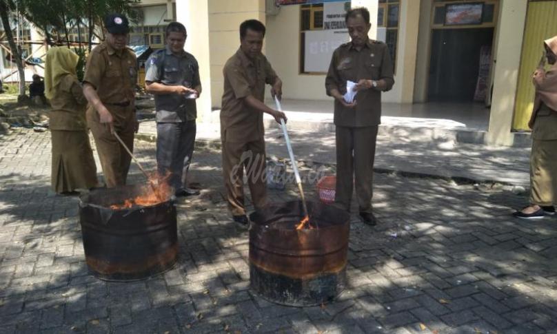 Dinas Dukcapil Lutra musnahkan ribuan KTP 