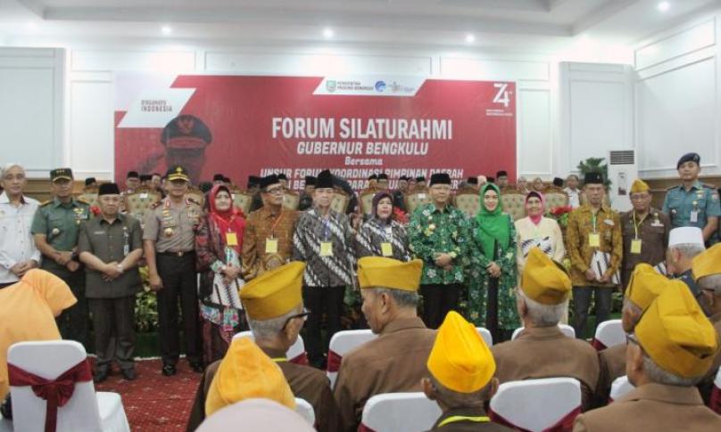 Pemerintah Provinsi Bengkulu menggelar kegiatan Forum Silaturahmi Gubernur Bengkulu Bersama Unsur FKPD Prov. Bengkulu, Para Pejuang 45/Veteran, Purnawirawan, Wredatama dan Warakawuri, Rabu (14/8) bertempat di Balai Raya Semarak Bengkulu.