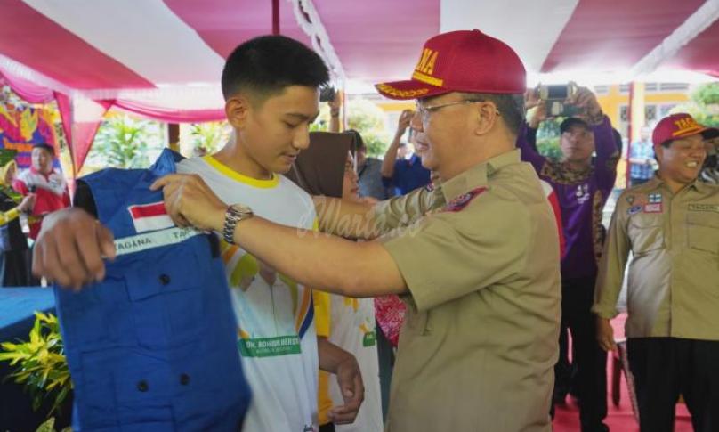 Gubernur Bengkulu Rohidin Mersyah dalam kunjungan kerjanya kembali mengukuhkan 500 orang Sahabat Tagana dari SMA, SMK sederajat se-Kabupaten Bengkulu Selatan.  