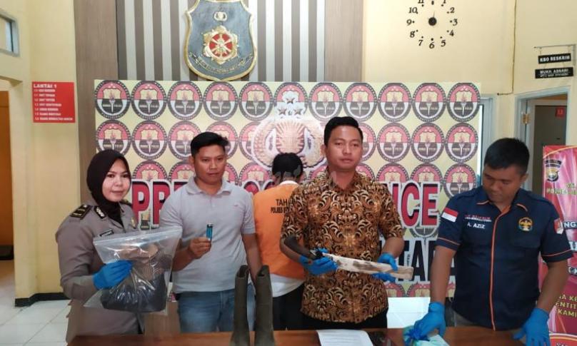 Kepolisian berhasil mengamankan beberapa barang bukti milik terduga pelaku pembakar lahan