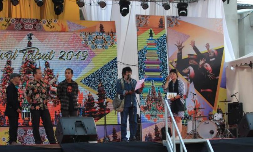 Dewan juri festival musik Dhol saat mengumumkan 10 besar sanggar masuk babak berikutnya