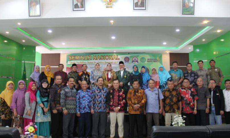 Usai seminar di sempatkan mendokumentasikan dengan berfoto bersama
