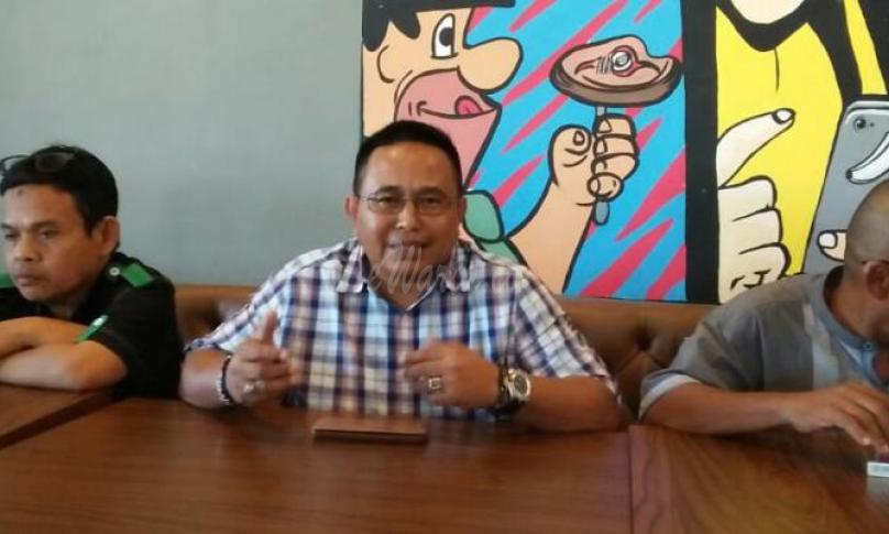 Ketua Kahmi Luwu Utara, Muh Fauzi dan pengurus saat menggelar konferensi pers