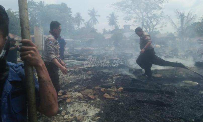 Anggota kepolisian lakukan olah TKP 