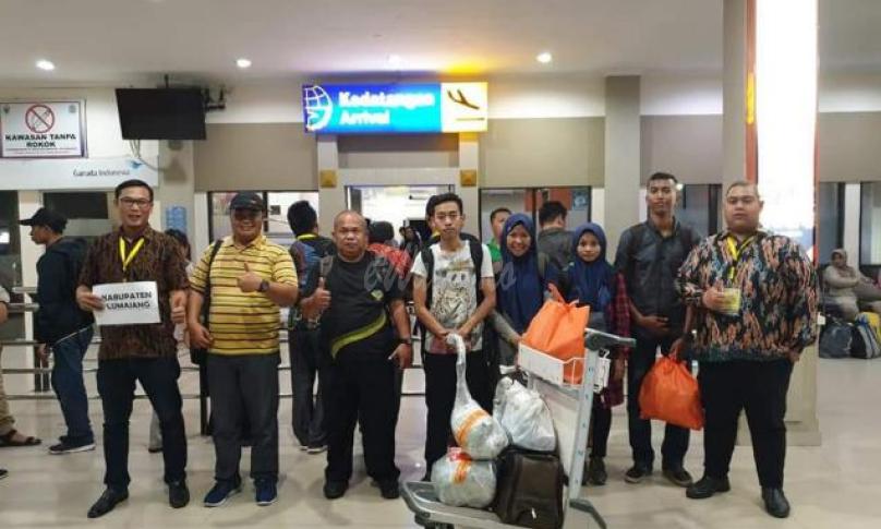 Tim LO Dinas Kominfo Provinsi Bengkulu saat melakukan penjemputan tamu peserta GTTG ke Bandara Fatmawati Bengkulu