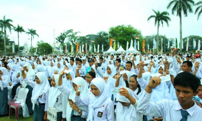 Ribuan siswa terima polis asuransi gratis dari pemprov Bengkulu bersama OJK 
