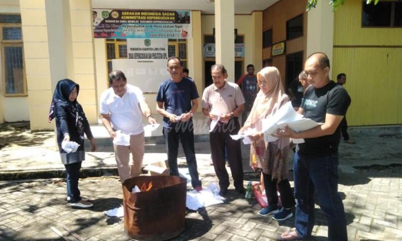 Dinas Dukcapil Lutra musnahkan ribuan KTP 