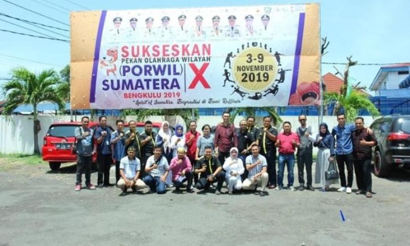 Rekan Media Bengkulu berswafoto bersama