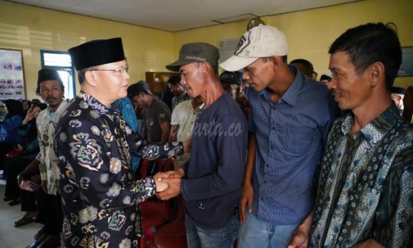 Salah satu warga, Suparno mengungkapkan bantuan yang disampaikan Gubernur sangat bermanfaat bagi warga, apalagi seluruh bantuan dibagikan secara merata dan sesuai kebutuhan. 