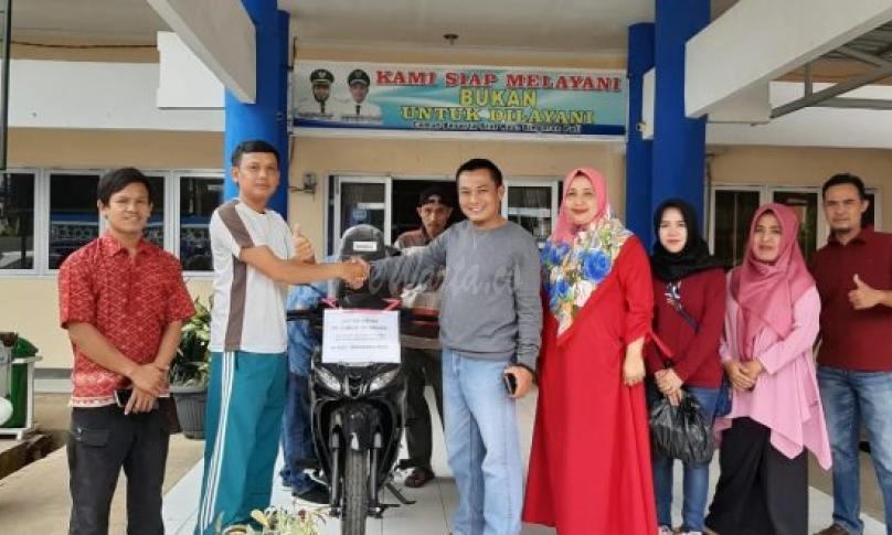 9 unit motor telah dititipkan di 9 Kecamatan di Kota Bengkulu sebagai reward untuk Ketua RT Terbaik. Jumat (18/10).