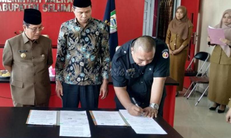 Penandatanganan NPHD di Ruang rapat Bupati Seluma, Senin (21/10).