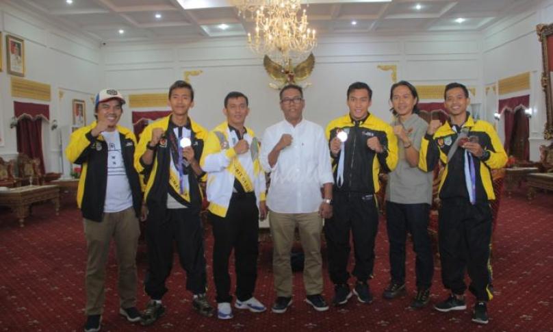 Wakil Gubernur berswafoto bersama