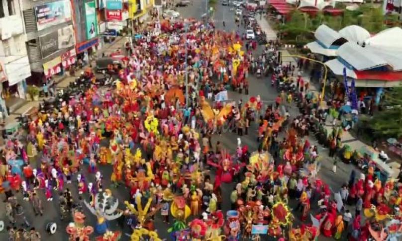 Ribuan warga kota Bengkulu ikuti karnaval Batik Besurek