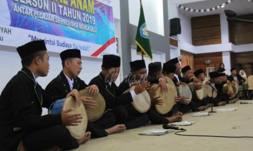 Salah satu pertunjukan peserta festival Sarafal Anam 
