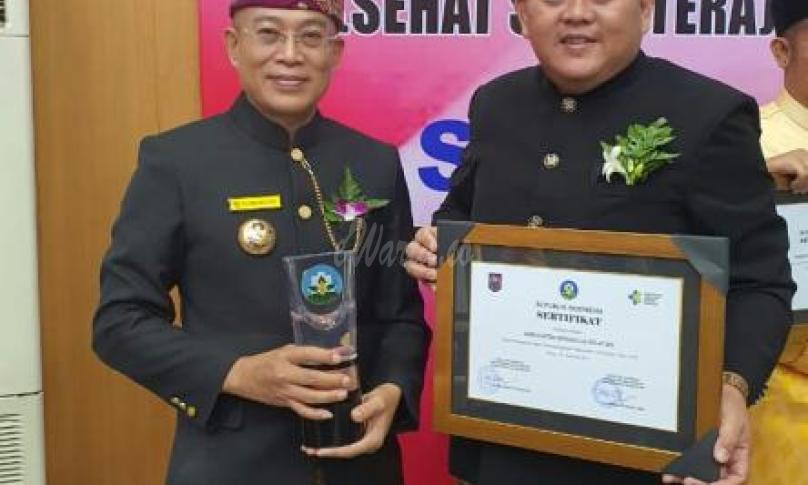 Bupati Bengkulu Selatan, Gusnan Mulyadi di dampingi Kepala Dinas Kesehatan, Siswanto