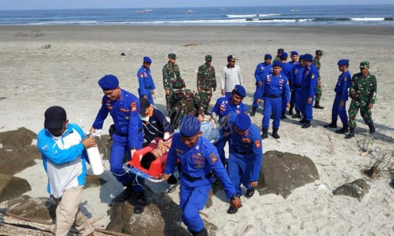 Simulasi pertolongan korban bencana alam, gempa bumi dan tsunami