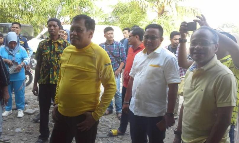 Ketua DPD II Golkar Luwu Utara, Muh Fauzi memantau kesiapan pelaksanaan.