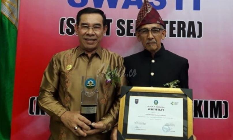 Piagam dan Penghargaan di terima langsung oleh Bupati Rejang Lebong, Dr. H. Ahmad Hijazi