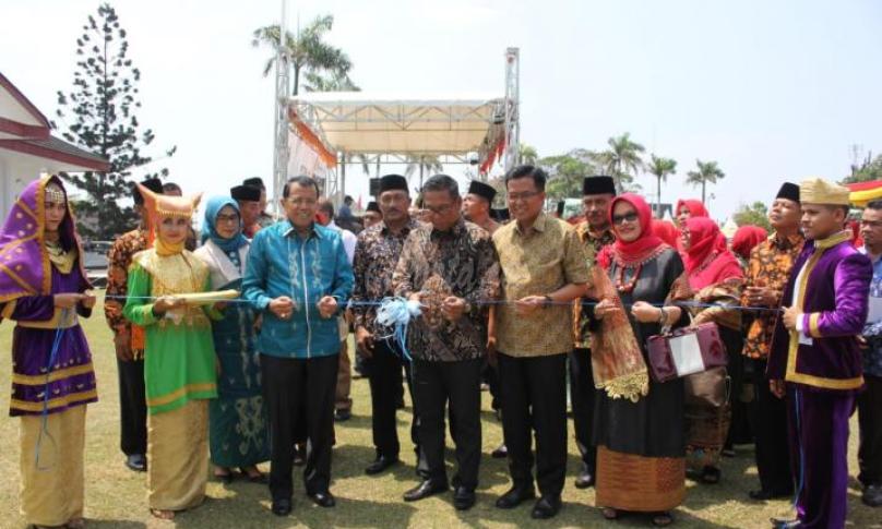 Wakil Gubernur Bengkulu  Dedy Ermansyah resmi membuka Festival Luhak Limopuluah ke II dan Silaturahmi Nasional Gonjong Limo, Sabtu (30/11) di Gedung Daerah Balai Raya Semarak Bengkulu.