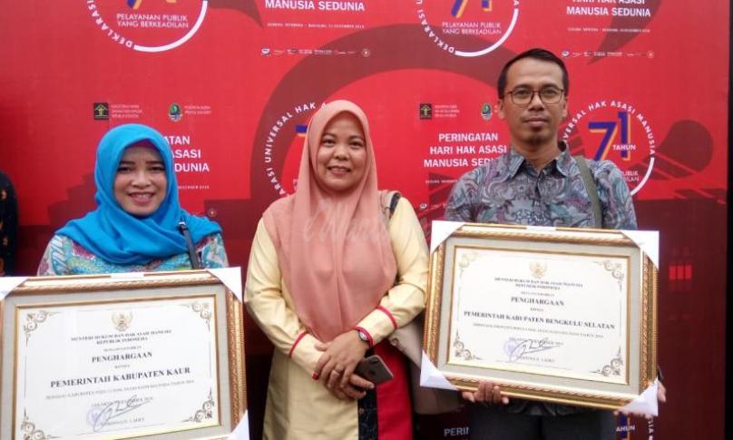 Kepala Bagian Hukum dan Perundang-Undangan Sekretariat Daerah Kabupaten Bengkulu Selatan Hendri Donan dan Kabid Pemerintahan dan Pembangunan Manusia Bappeda Litbang Bengkulu Selatan, Rendra Febriyanto.