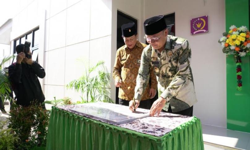 Penandatangan berita acara peresmian gedung PEPABRI