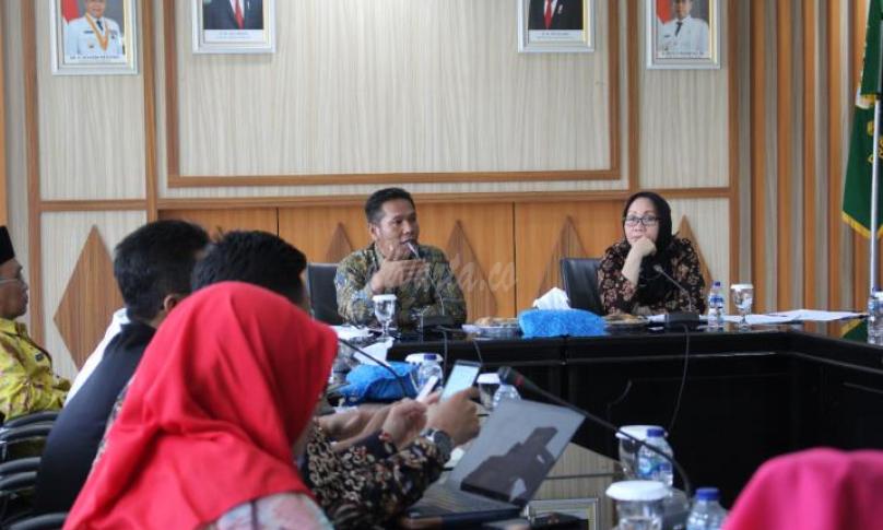 Rapat Penanganan Permasalahan Kelangkaan BBM di Pulau Enggano, yang berlangsung di ruang Rapat Rafflesia Kantor Gubernur Bengkulu, Kamis (12/12/2019).