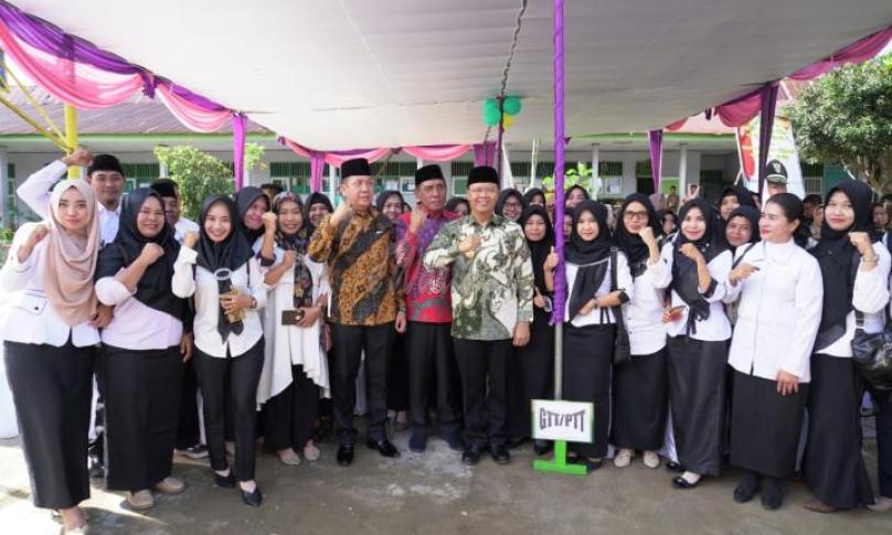 PTT-GTT yang ada dibawah tanggung jawab Provinsi akan mendapatkan SK permanen dari Gubernur, serta penghasilan yang meningkat sebesar 1 juta perbulan ditambah gaji 13 dan 14 setiap tahun