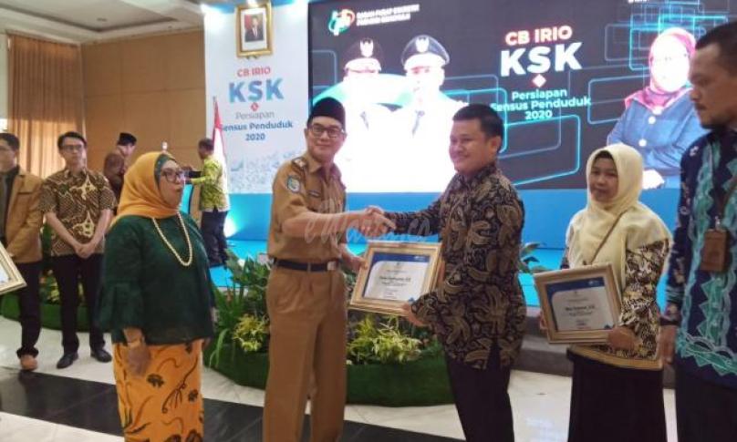 Pemutakhiran dan kevalidan data kependudukan sangat penting bagi pemerintah untuk menentukan arah kebijakan dalam penggunaan anggaran, sehingga memberikan manfaat bagi masyarakat. 